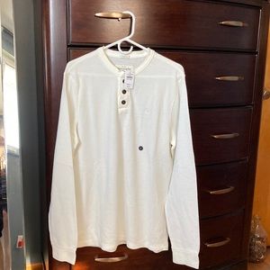 A&F mens 3-button L/S Henley thermal in size large.